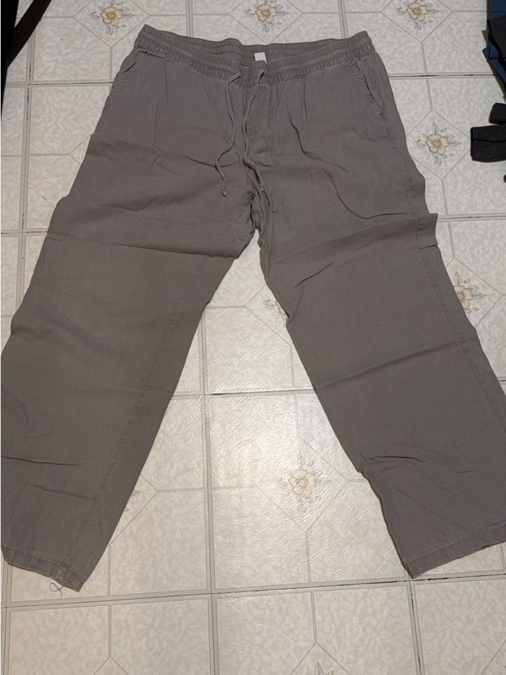 Guess Wide Leg Pants in Taupe Gray